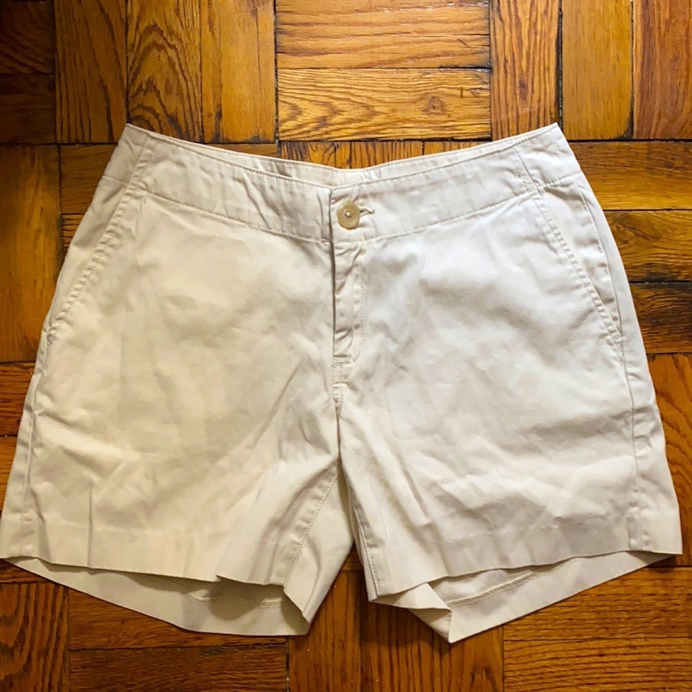 Banana republic cream shorts size: 4